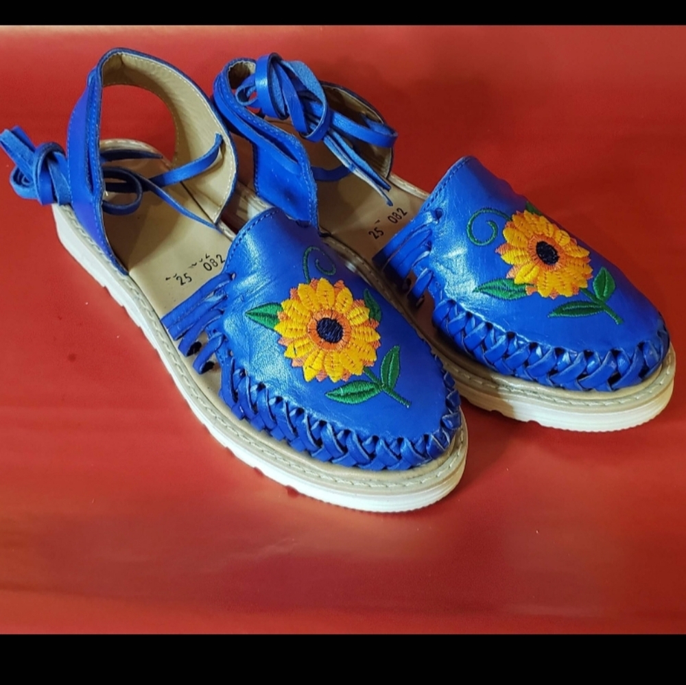 🌻 Handmade Blue Leather Floral Huarache Sandals | Sunflower Design - Picture 3 of 3